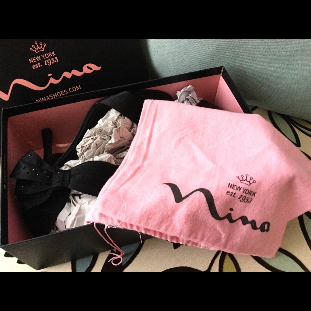 Clova Rhinestone - Picture 15 of 16